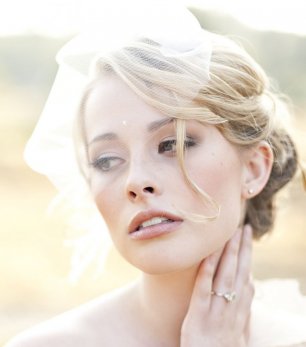 Лаконичная вуалетка