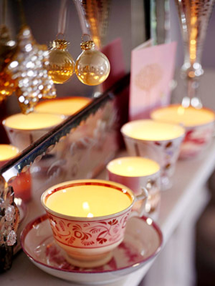 Оригинальное использование чашек в декоре - емкость для свечей