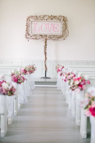 Место бракосочетания с табличкой