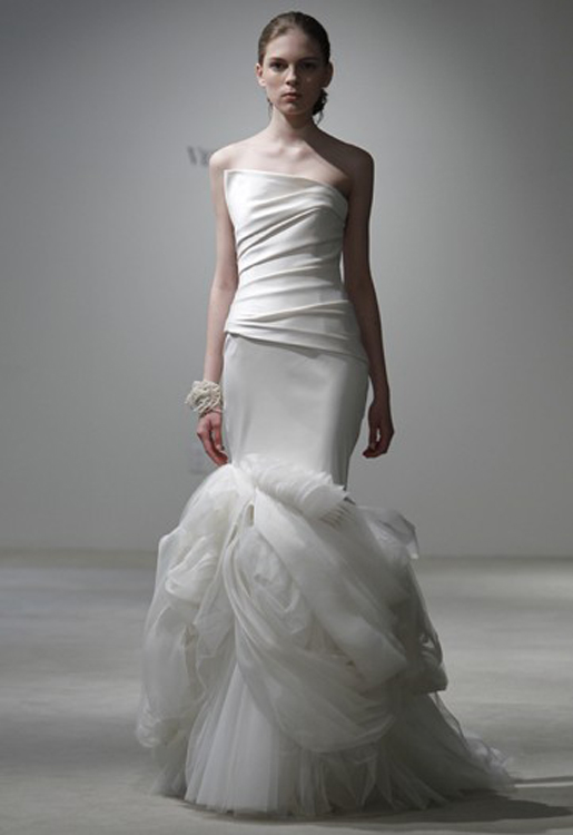 Платье невесты силуэта "русалка" с элегантным корсетом