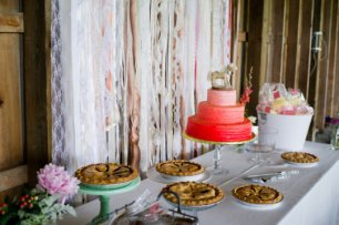 Свадебный торт градиентного цвета