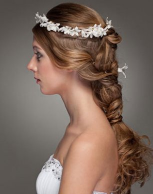Прическа невесты: сложное плетение и венок