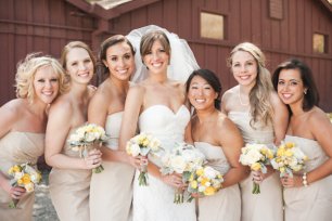 Подружки невесты в платьях без бретелей