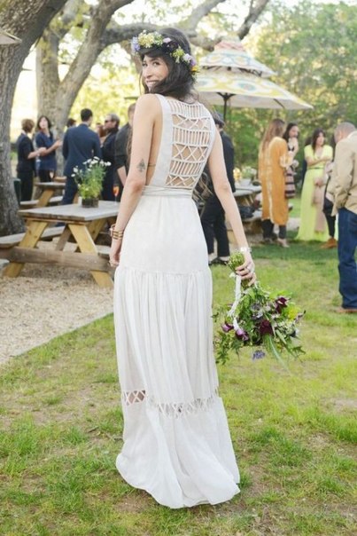 Платье невесты с оригинальной отделкой