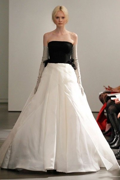 Платье невесты с классическим лифом