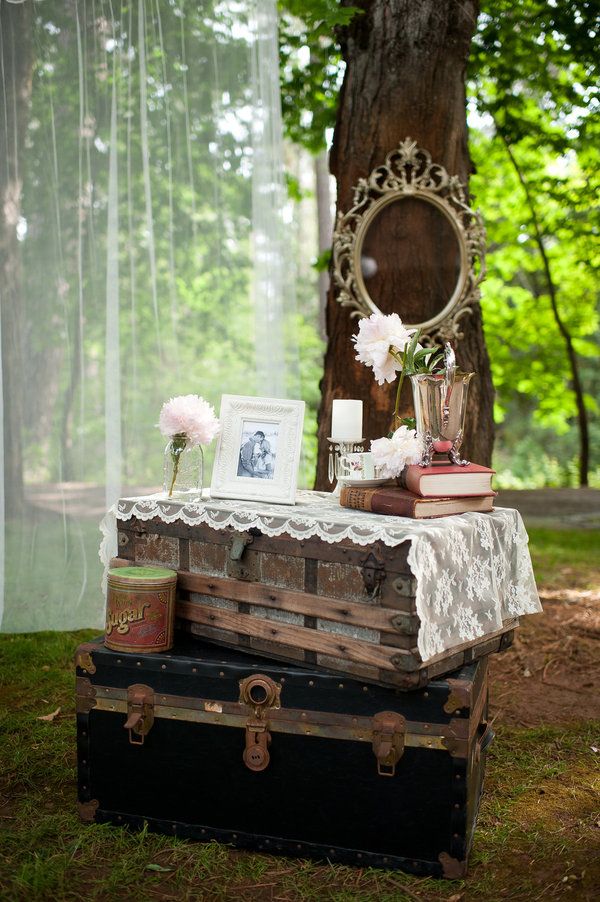 Винтажный туалетный столик - деталь для свадебной фотосессии