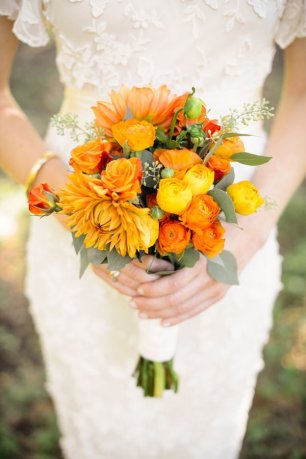 Букет невесты с шелковой лентой