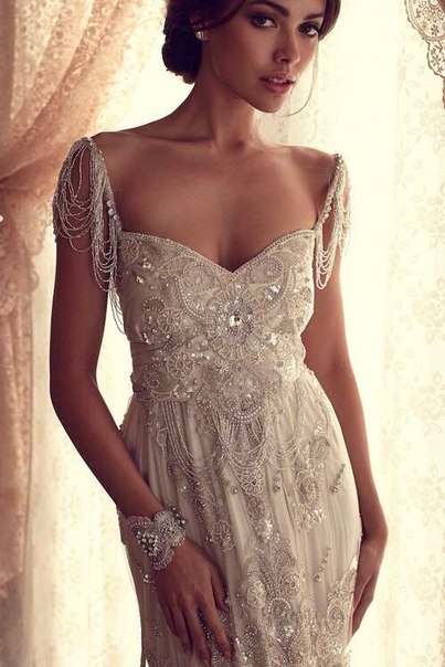 Винтажное платье невесты с бусинами и кристаллами