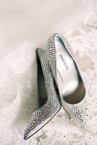 Туфли невесты с кристаллами