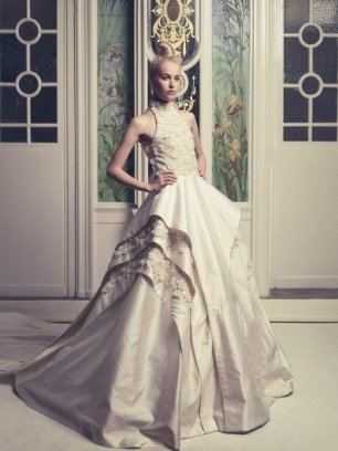 "Королевское" платье невесты с американской проймой