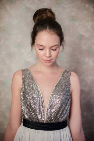 Платье невесты с блестящим лифом