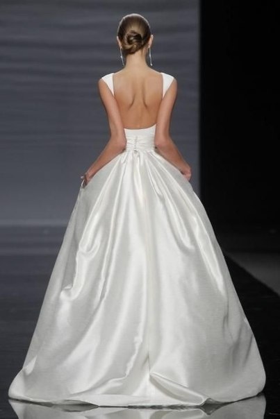 "Голливудское" платье невесты с открытой спиной