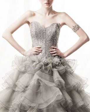 Платье невесты с декорированным корсетом