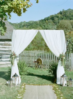 Место для церемонии в деревенском стиле