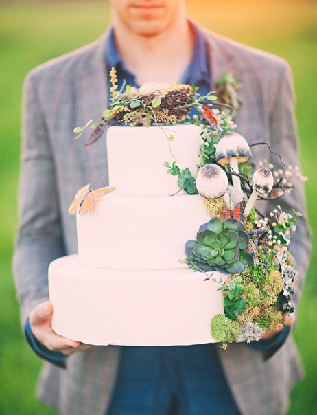 Свадебный торт с невероятной цветочной композицией