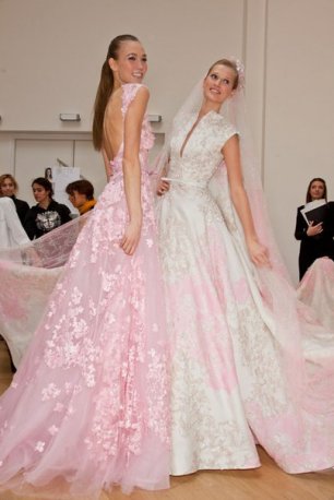 Платья невесты в пол с тонкой вышивкой