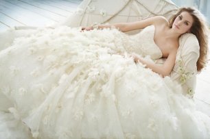 Фактурное платье невесты