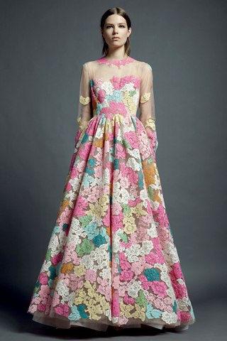 Платье невесты с ярким цветочным принтом