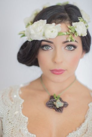 Аксессуары невесты из живых цветов