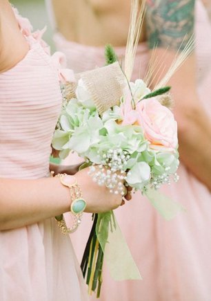 Оригинальный букет подружки невесты с редкими цветами