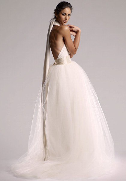 Платье невесты с открытой спиной