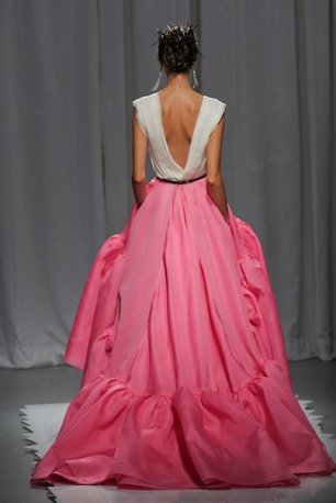 Платье невесты с яркой юбкой