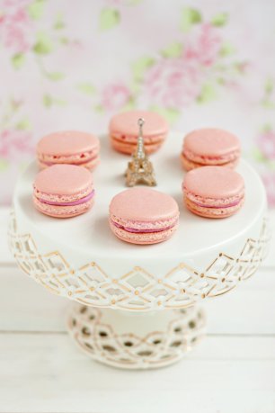 Макаруны на сладком столе