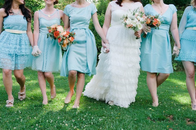 Платья подружек невесты: разный фасон, одинаковый цвет