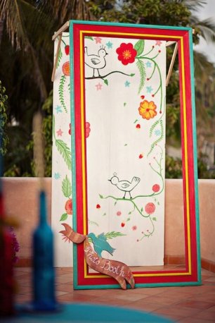 Фотозона в виде будки