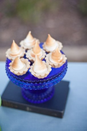 Безе на сладком столе