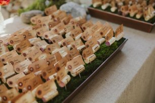 Банкетные карточки из пробок