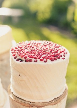 Свадебный торт с ядрами граната