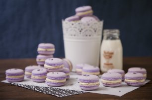 Макаруны на сладком столе