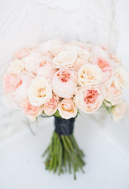 Букет невесты из одинаковых цветов