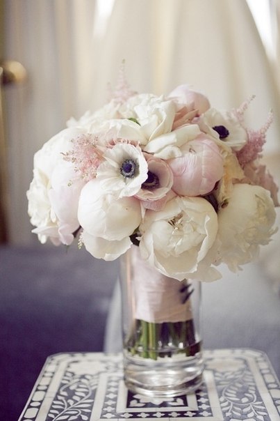Букет невесты из цветов с короткими стеблями