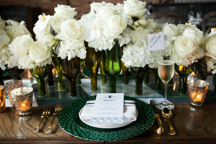 Шикарное оформление свадебного стола цветами