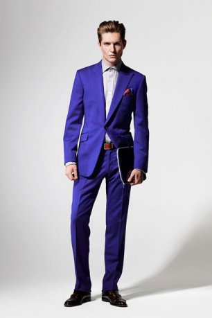 Монохромный костюм жениха