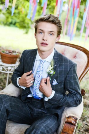 Костюм жениха в клетку