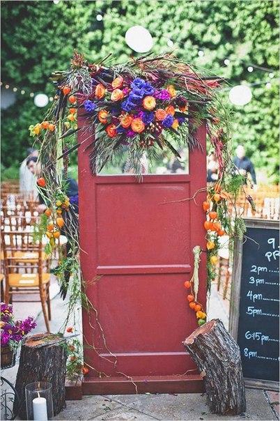 Имитация двери - декор для свадебной церемонии