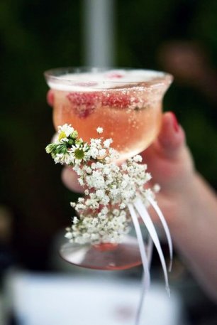 Декор напитков из цветов