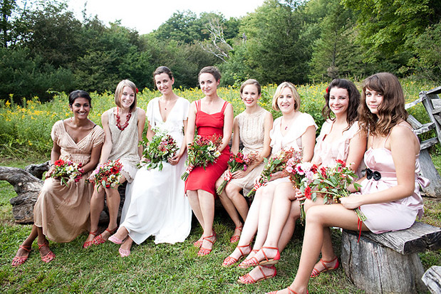 Платья подружек невесты разных оттенков одного цвета