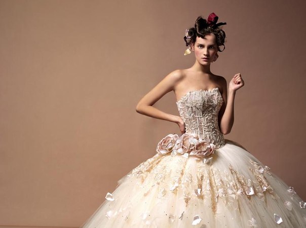 Платье невесты с фантазийным декором