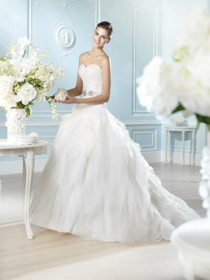 Платье невесты с изящным поясом