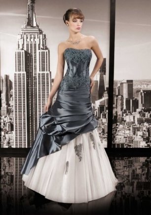 Платье невесты с двухслойной юбкой