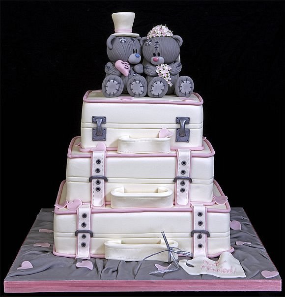 Свадебный торт с фигурками медведей