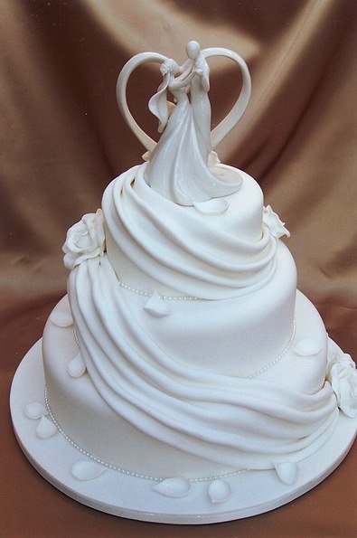 Свадебный торт с изысканным оформлением