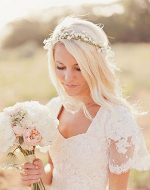 Прическа невесты с украшением