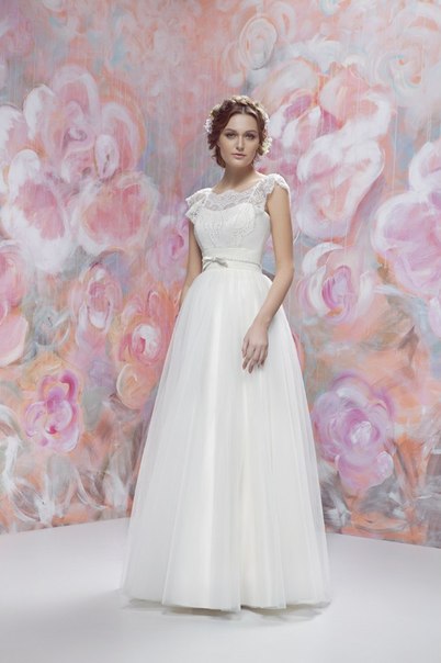 Платье невесты с короткими рукавами