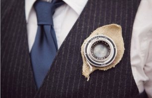 Бутоньерка-фотообъектив