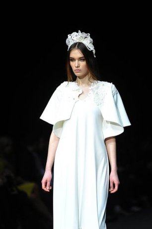 Платье невесты сложного покроя